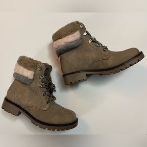 New capa de ozono imported boots, size 6.5